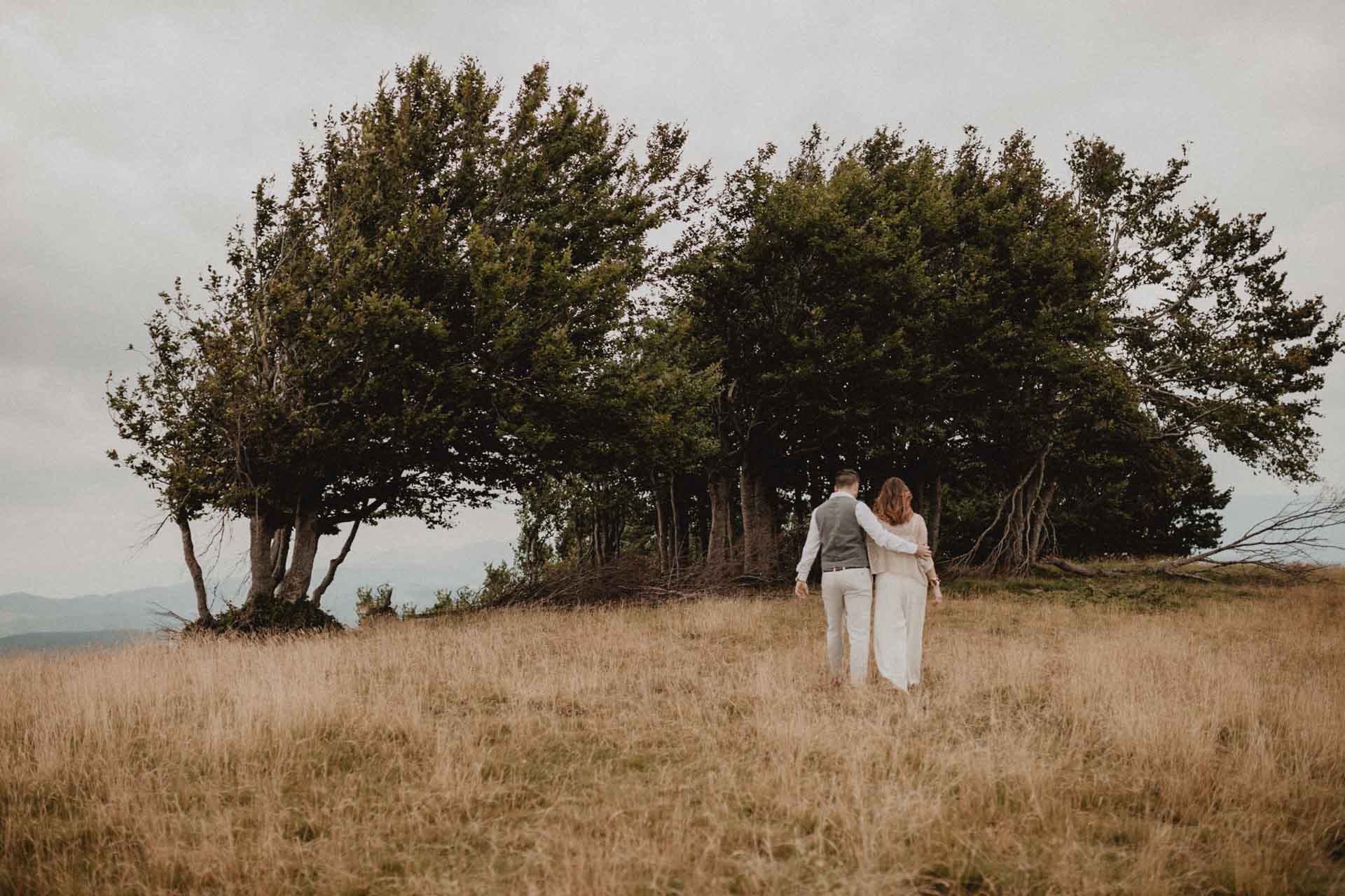 the unseen photography dreamy couple photo shoot in tuscany