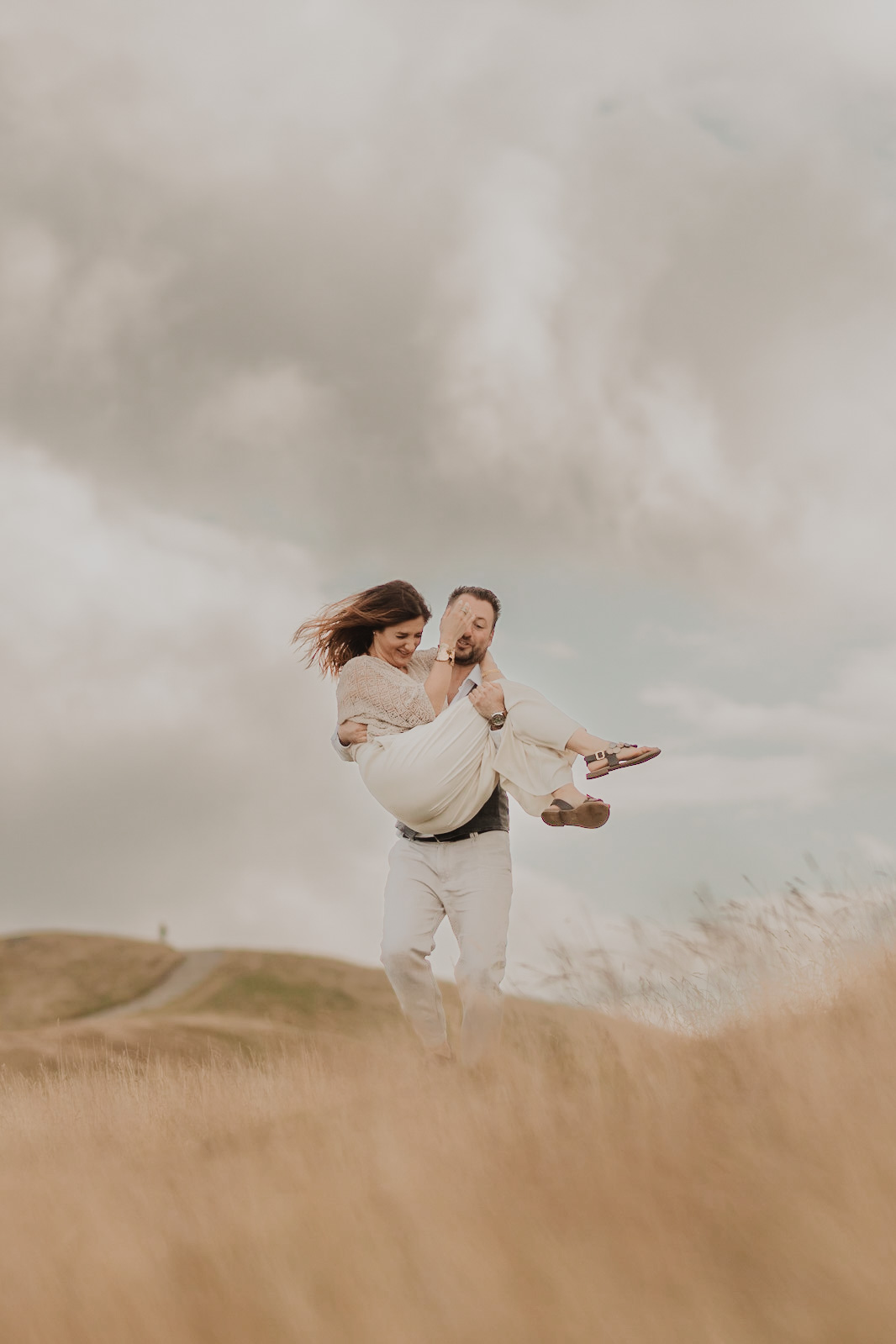 the unseen photography dreamy couple photo shoot in tuscany