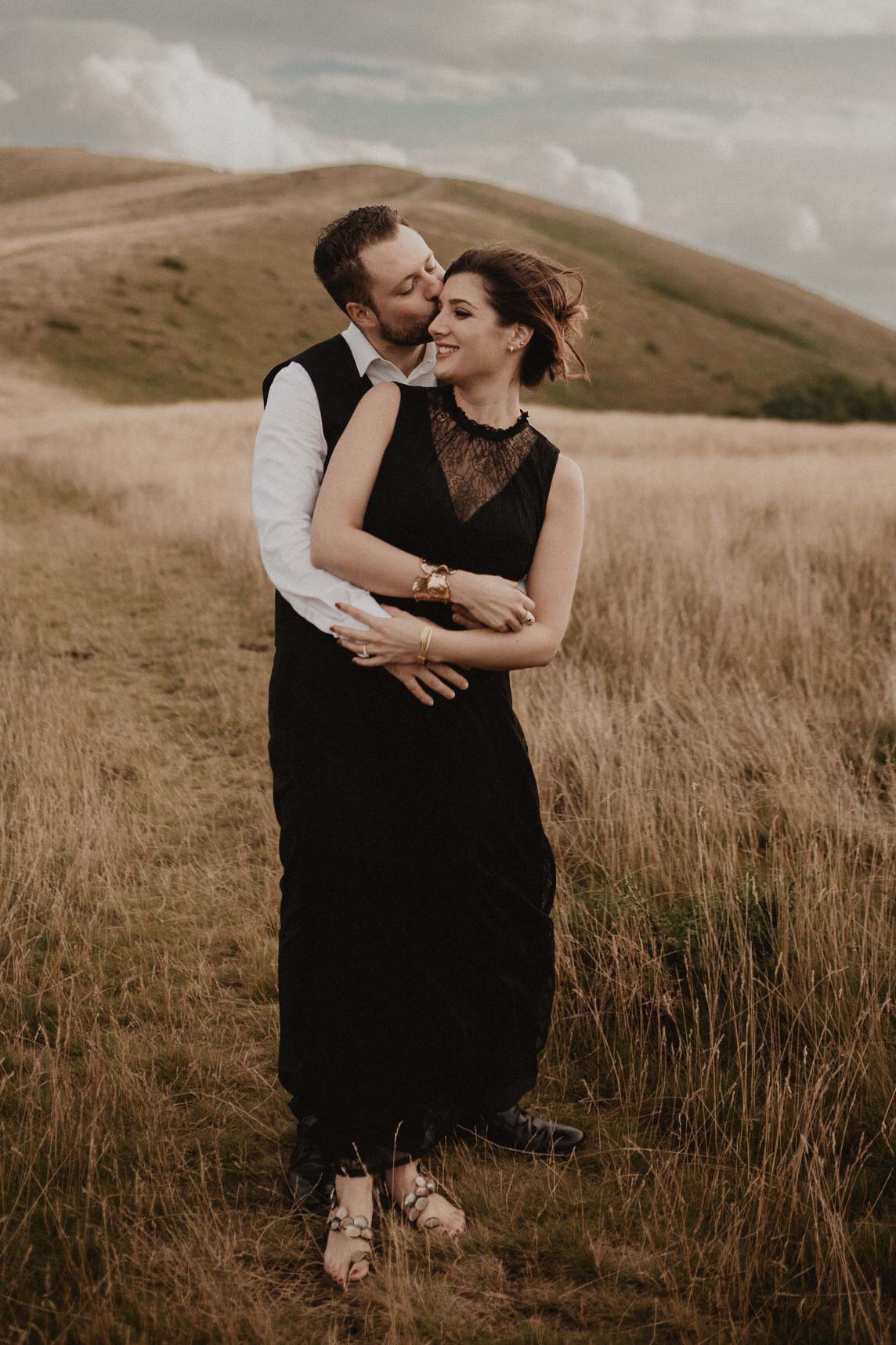 the unseen photography dreamy couple photo shoot in tuscany