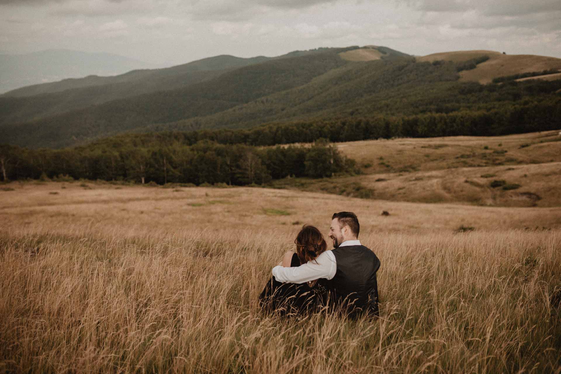 the unseen photography dreamy couple photo shoot in tuscany