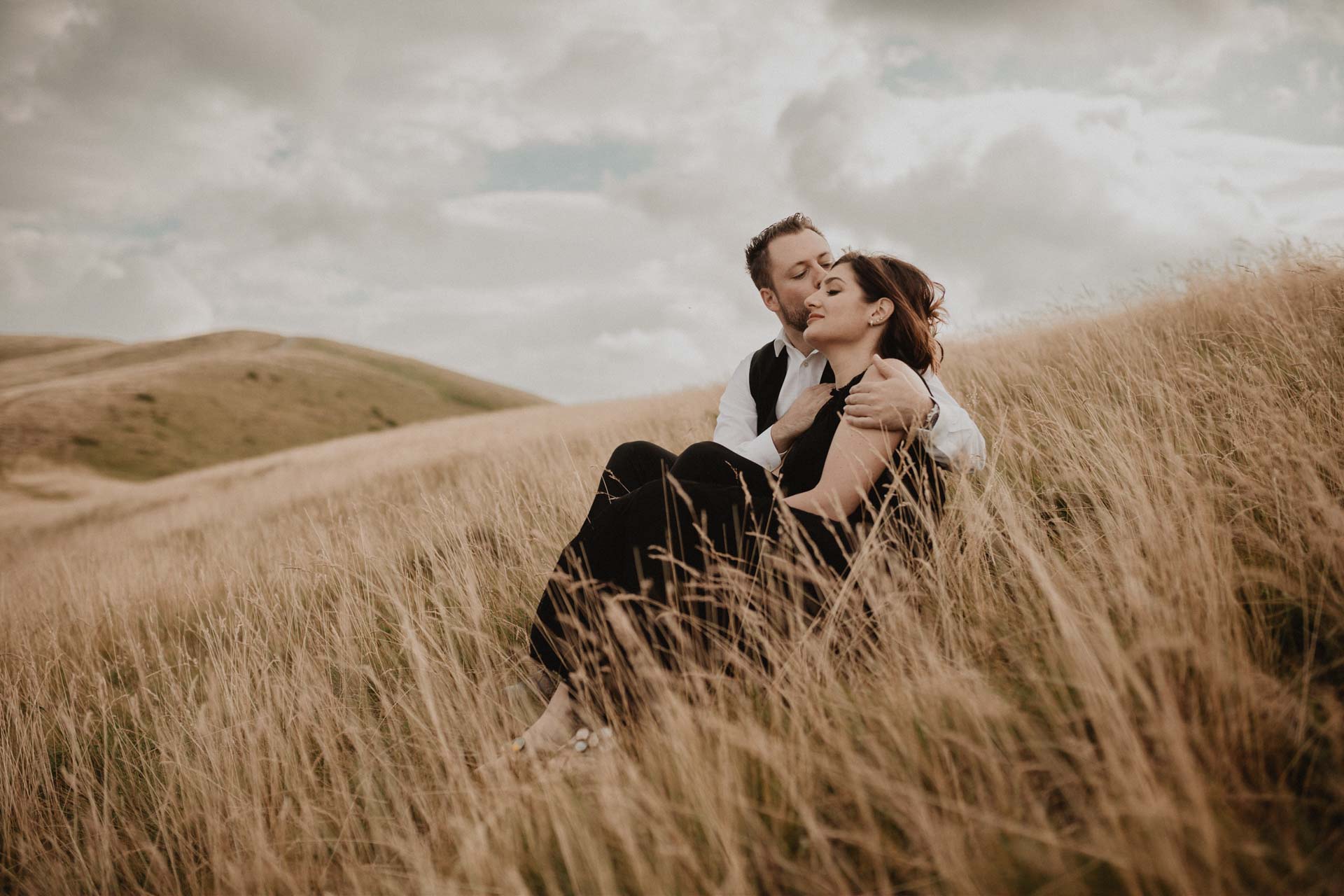 the unseen photography dreamy couple photo shoot in tuscany