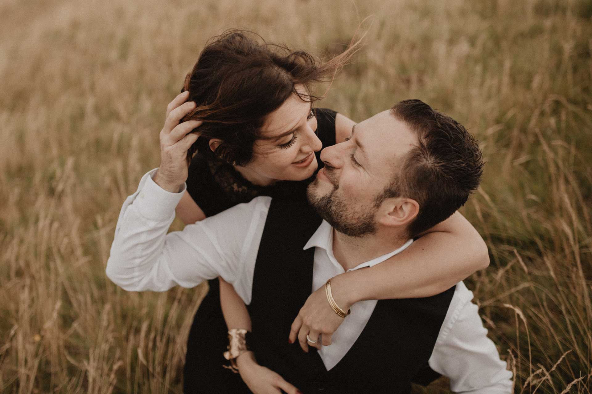 the unseen photography dreamy couple photo shoot in tuscany