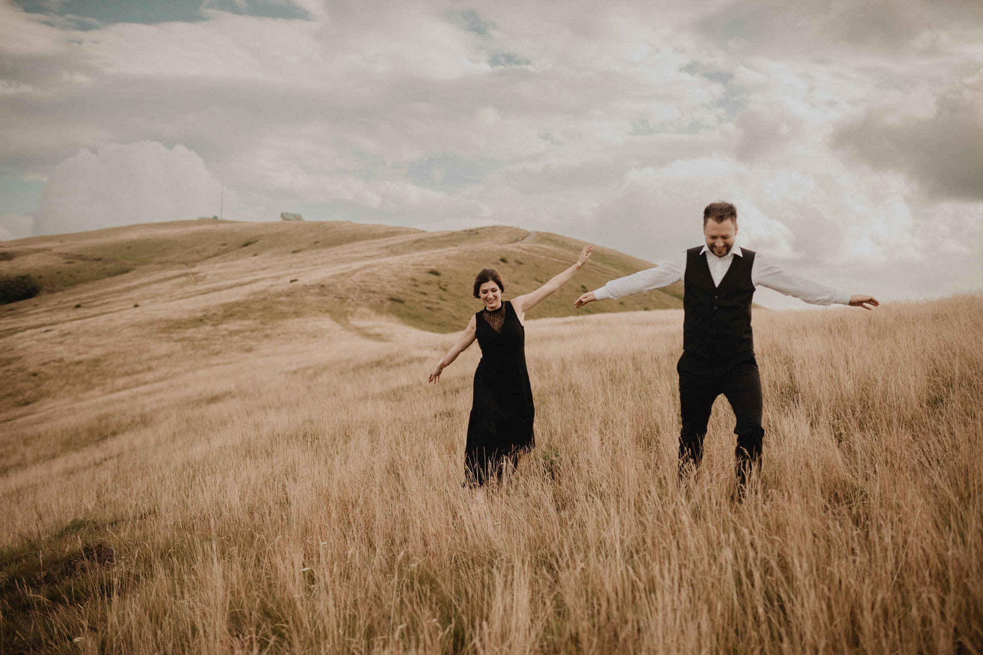 the unseen photography dreamy couple photo shoot in tuscany