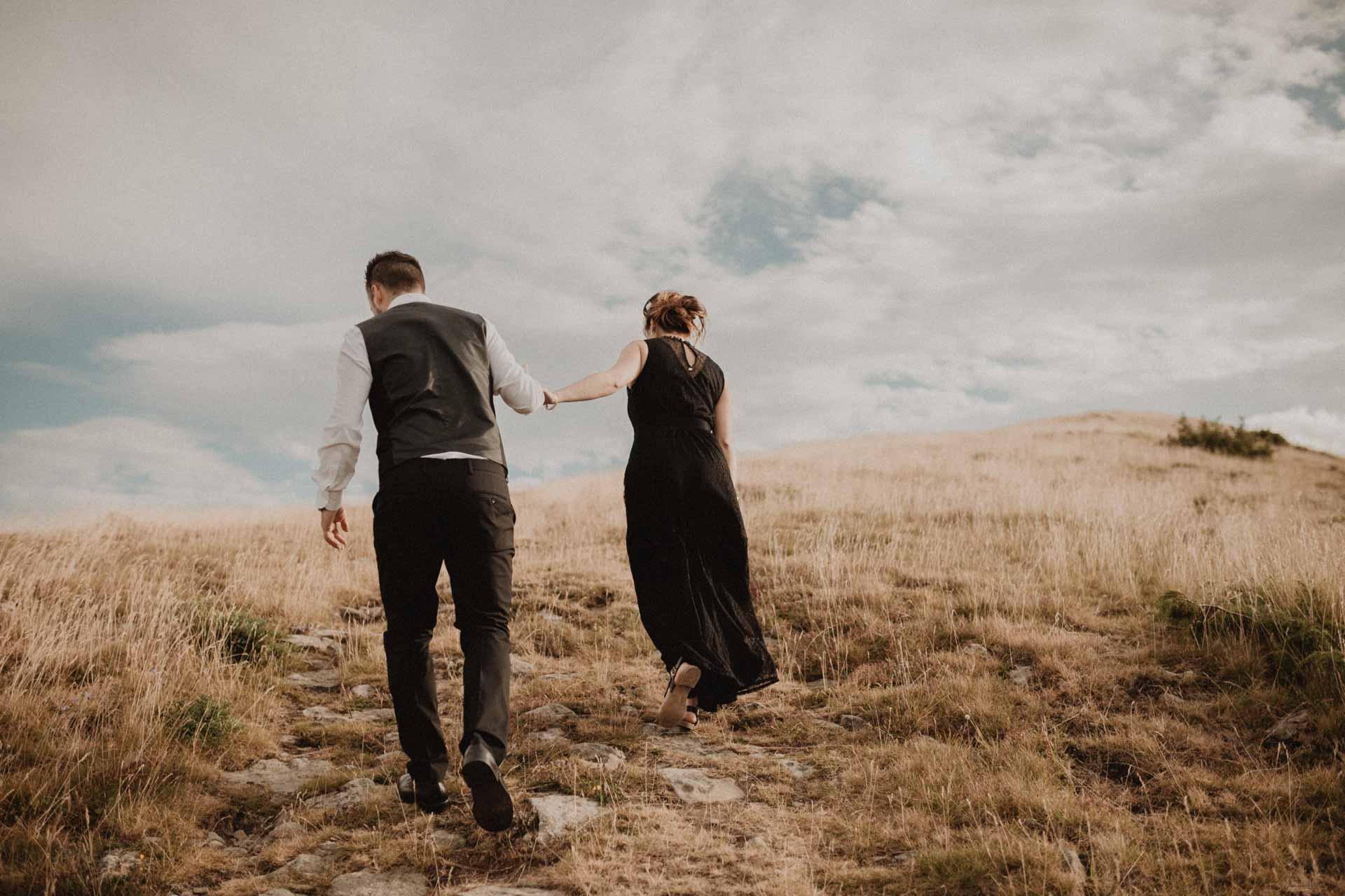 the unseen photography dreamy couple photo shoot in tuscany