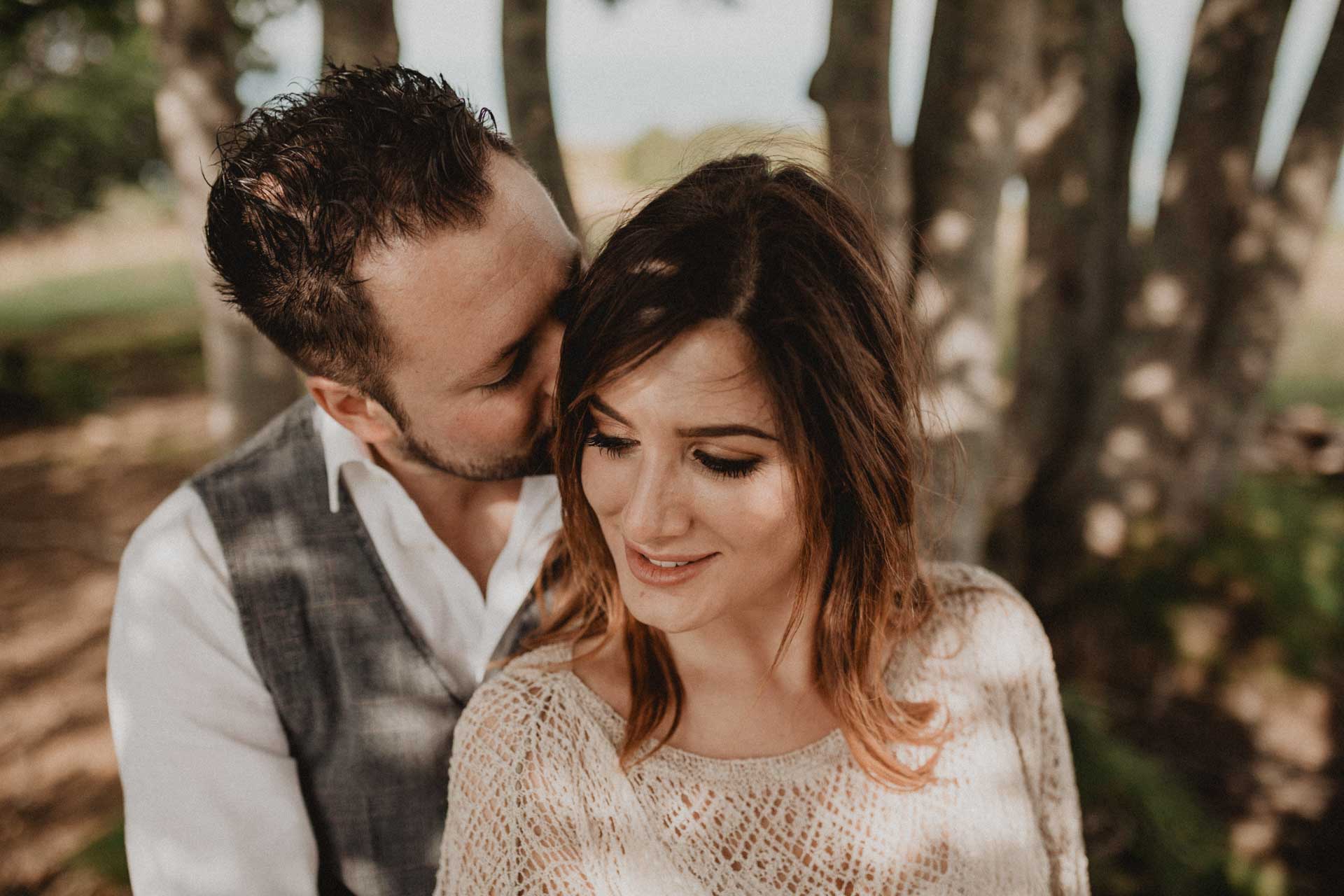 the unseen photography dreamy couple photo shoot in tuscany