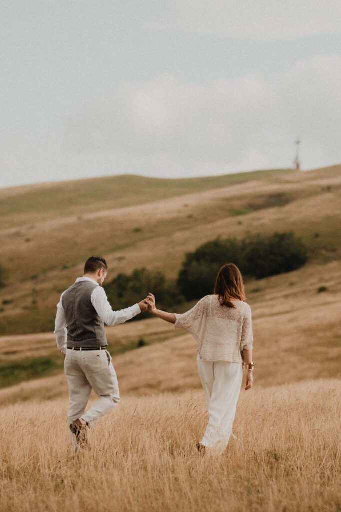 the unseen photography dreamy couple photo shoot in tuscany