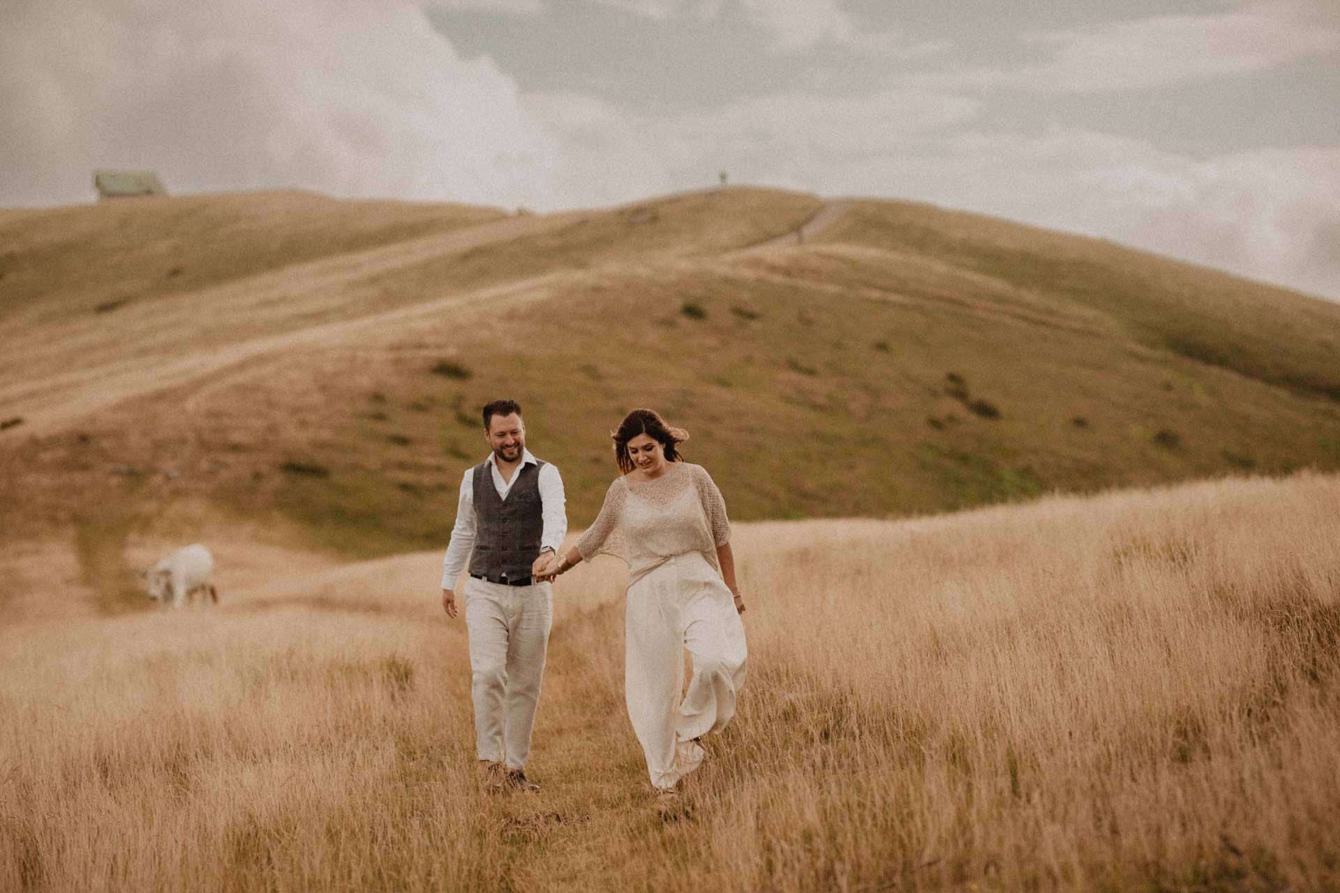 the unseen photography dreamy couple photo shoot in tuscany