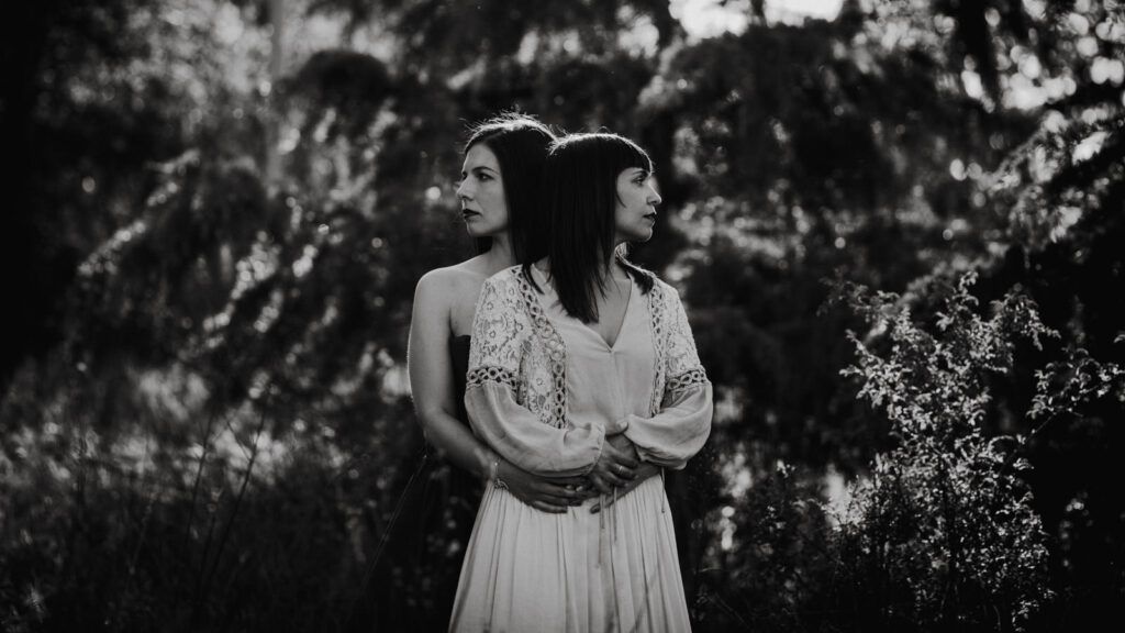 sisters photosession tuscany