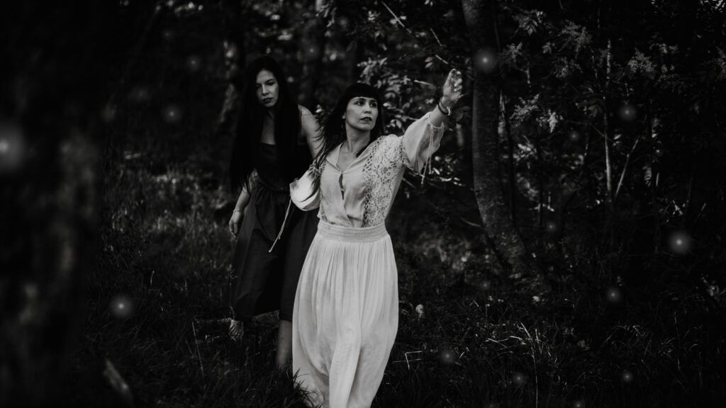 sisters photosession tuscany