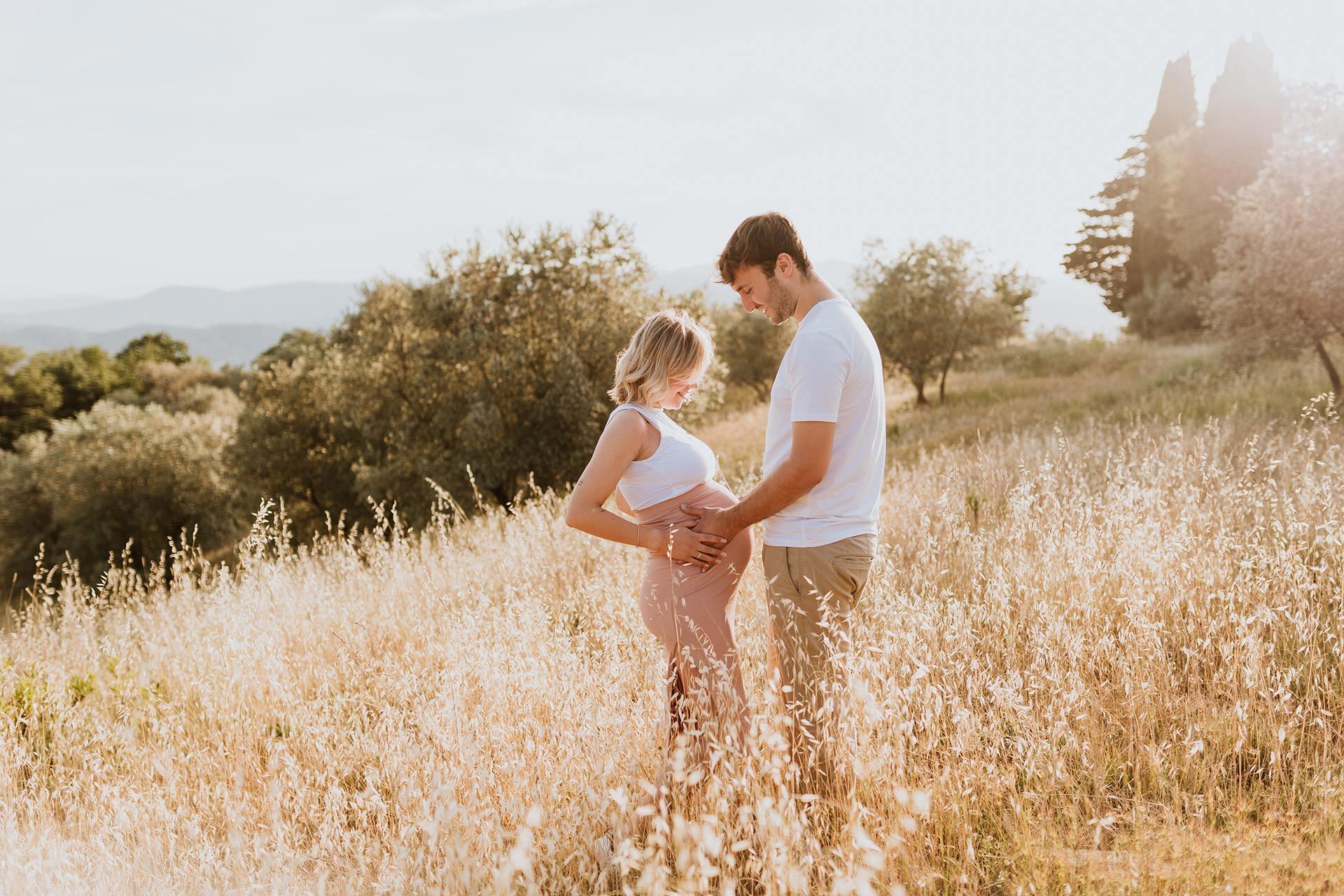 sunset maternity photo shoot tuscany