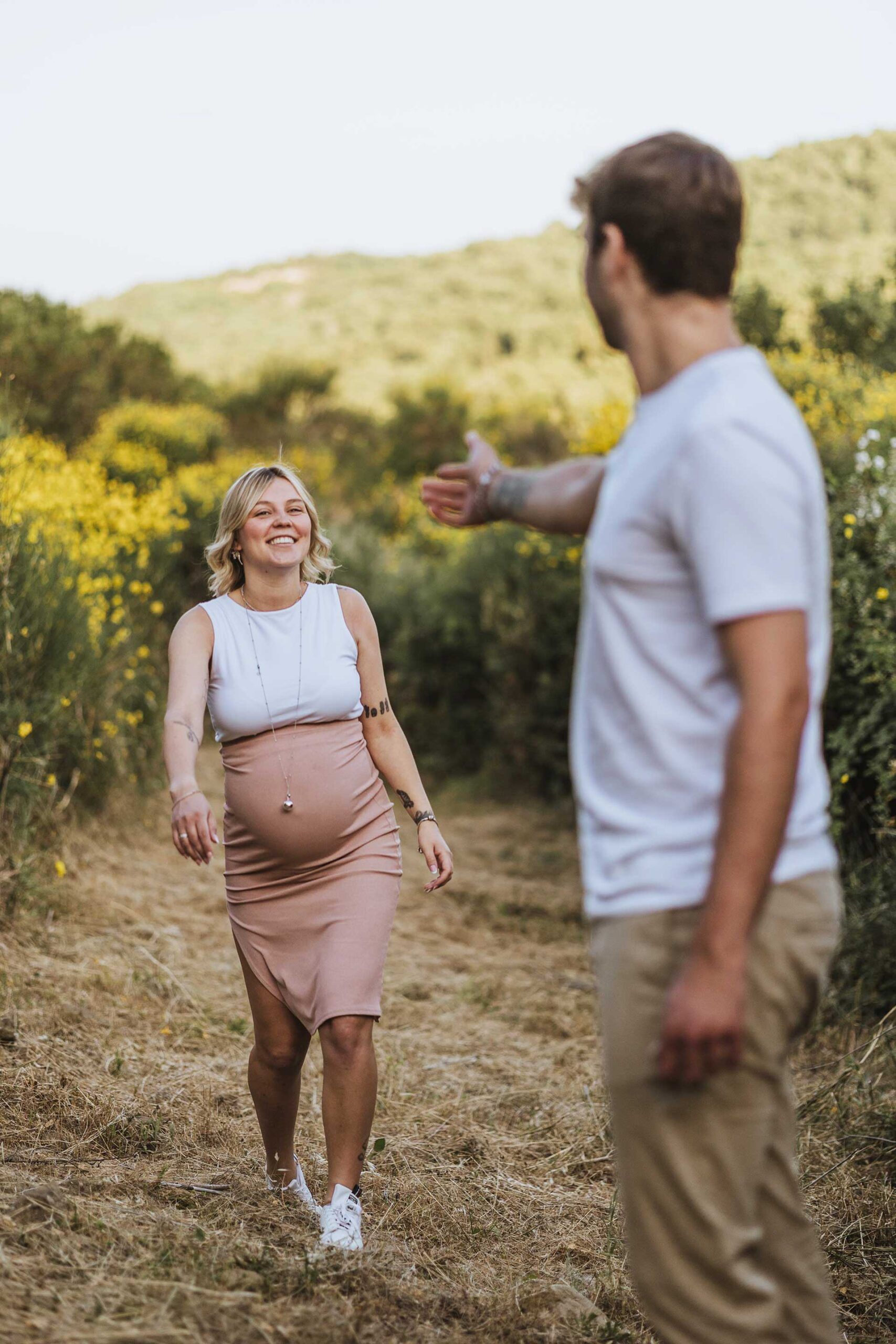 sunset maternity photo shoot tuscany