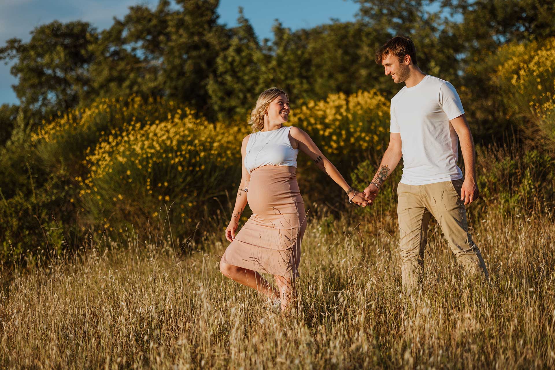 sunset maternity photo shoot tuscany