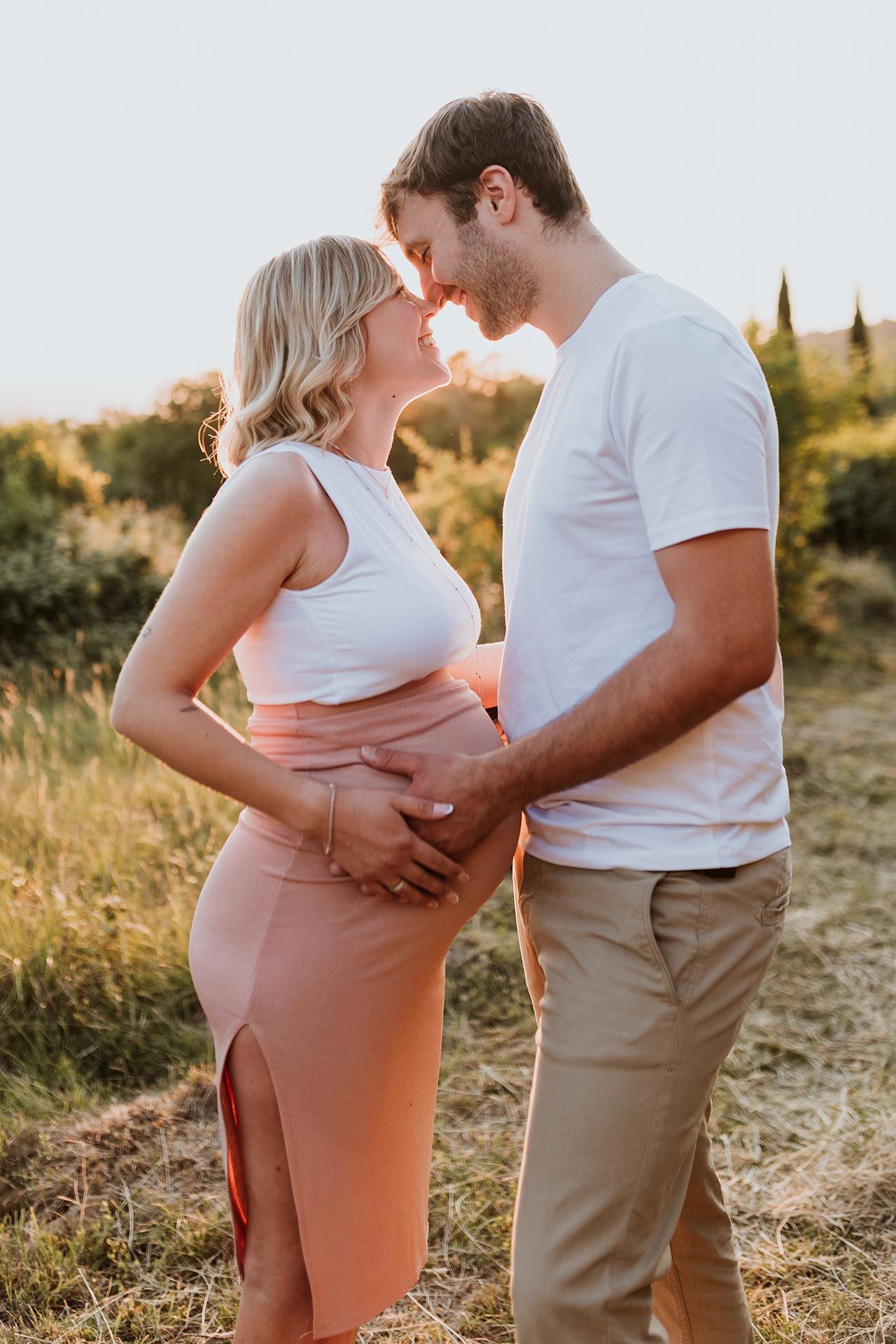 sunset maternity photo shoot tuscany