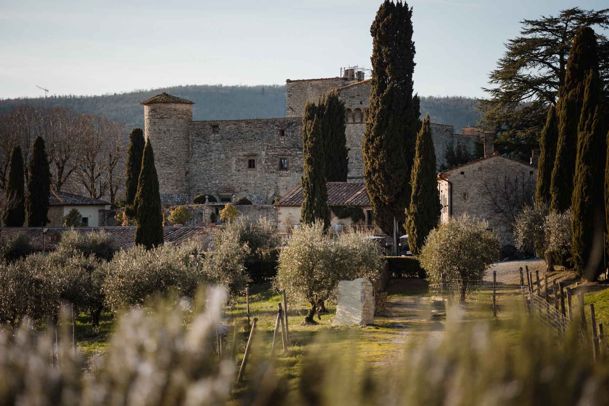 maternity photoshoot in castello di meleto tuscany