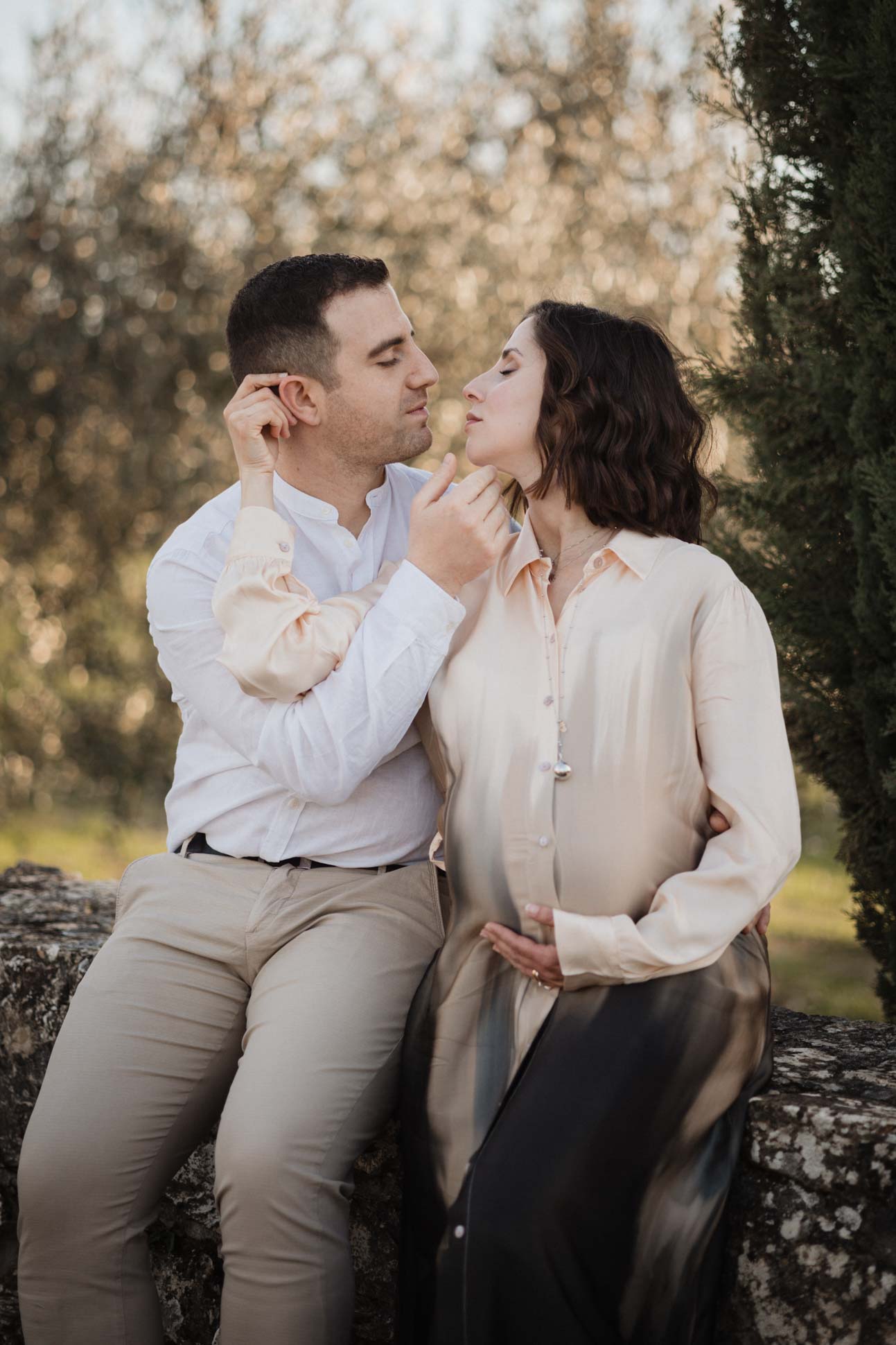 maternity photoshoot in castello di meleto tuscany