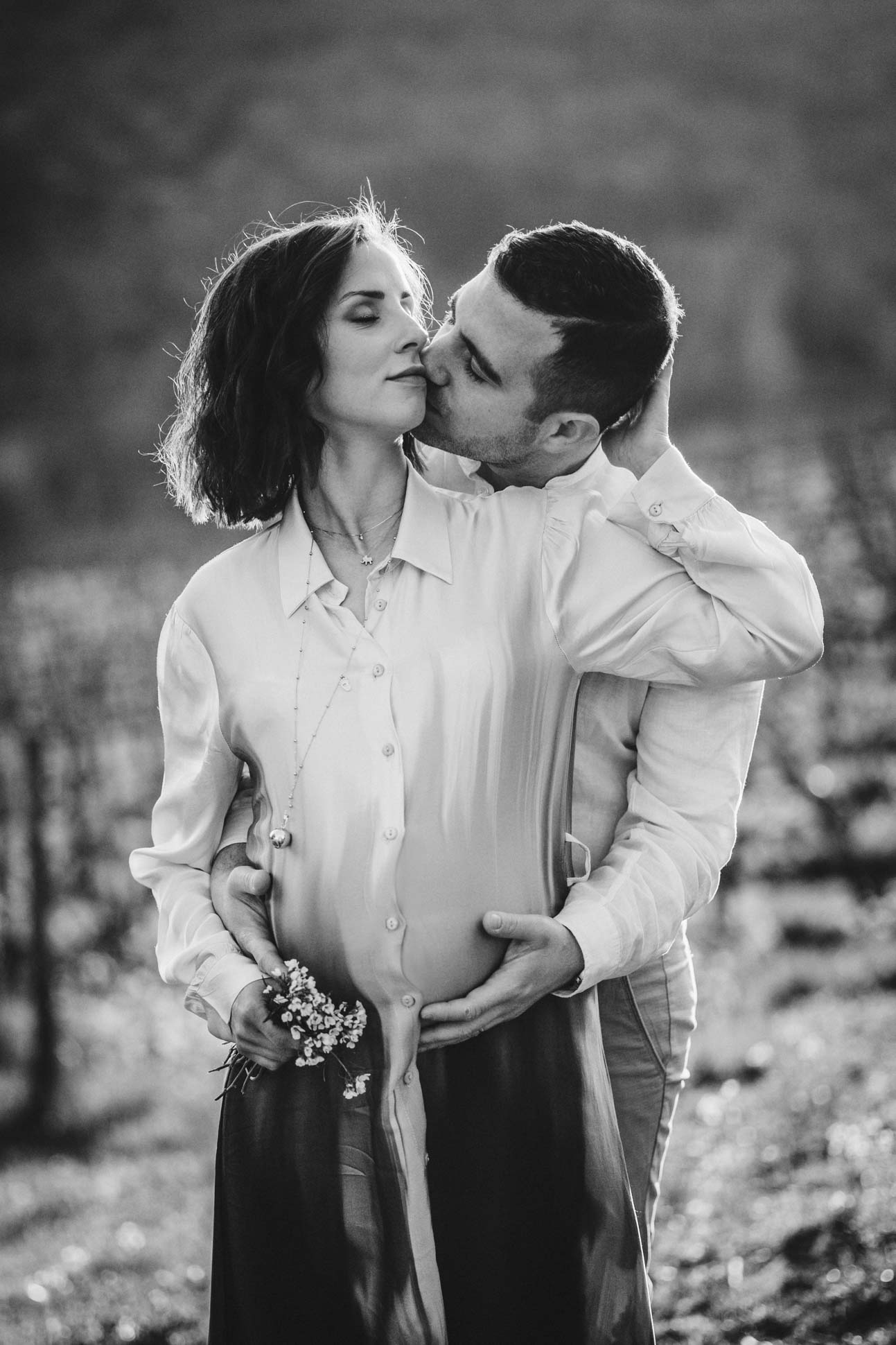 maternity photoshoot in castello di meleto tuscany