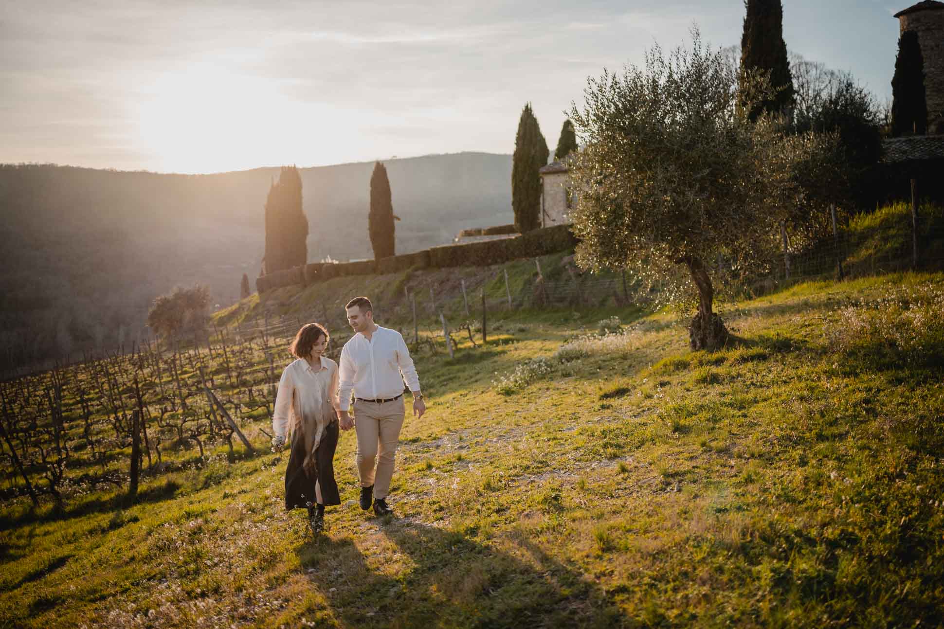 maternity photoshoot in castello di meleto tuscany