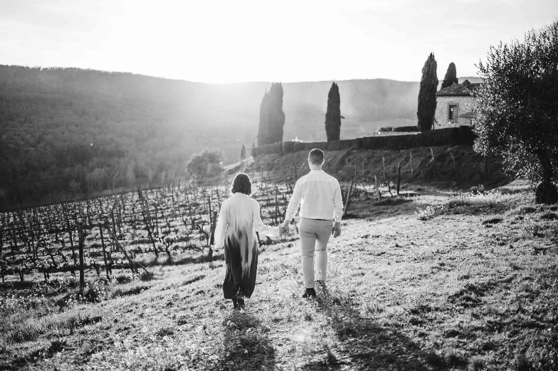 maternity photoshoot in castello di meleto tuscany