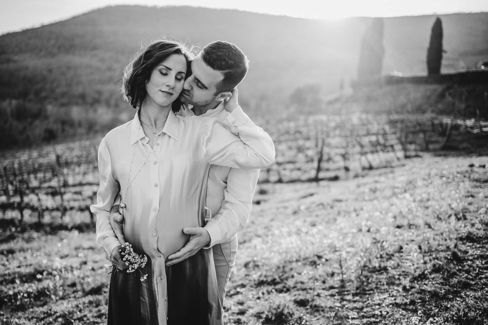 maternity photoshoot in castello di meleto tuscany