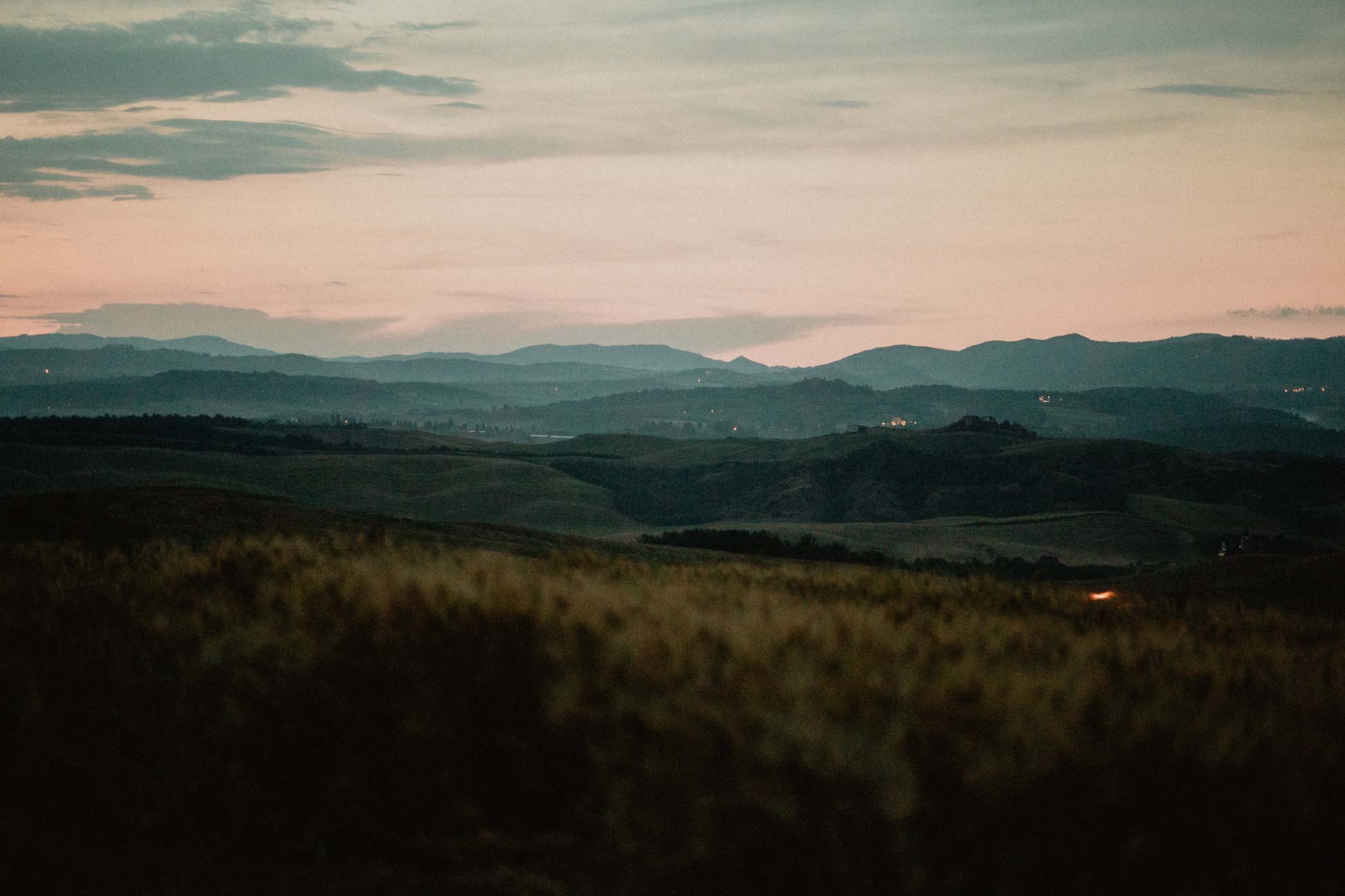 artistic intimate photo shoot in tuscany