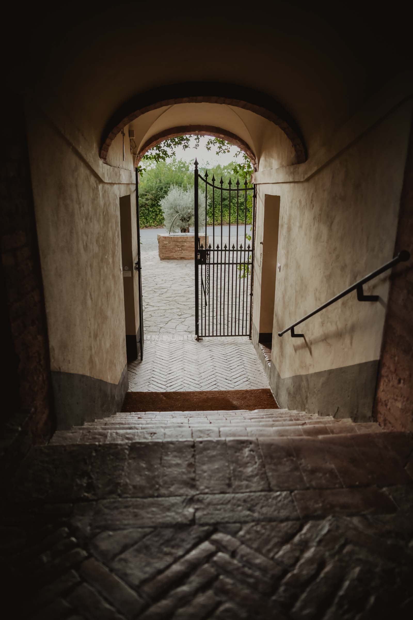 intimate elopement in tuscany